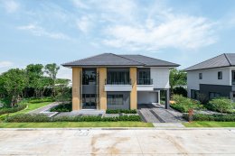 Chewarom Nakhon-In, Detached House in Luxurious Mansion Style